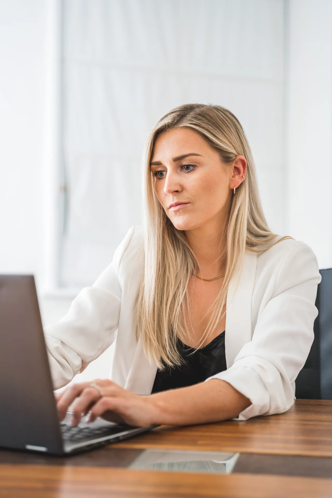 Mr. Chanel Ribas Colomar aan het werk